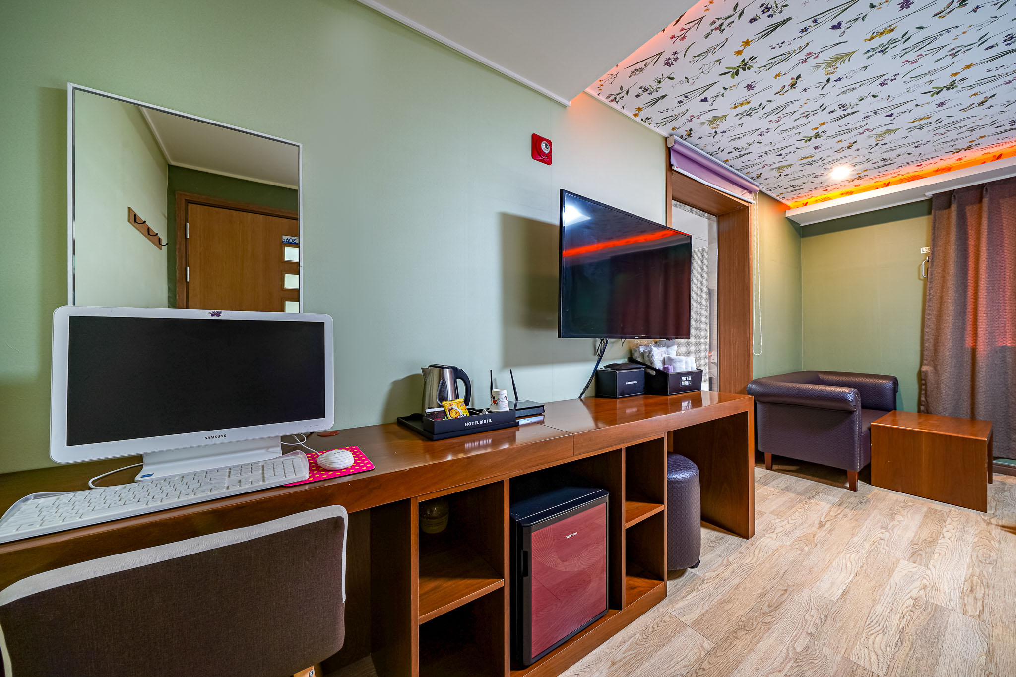 room detail thumbnail 2