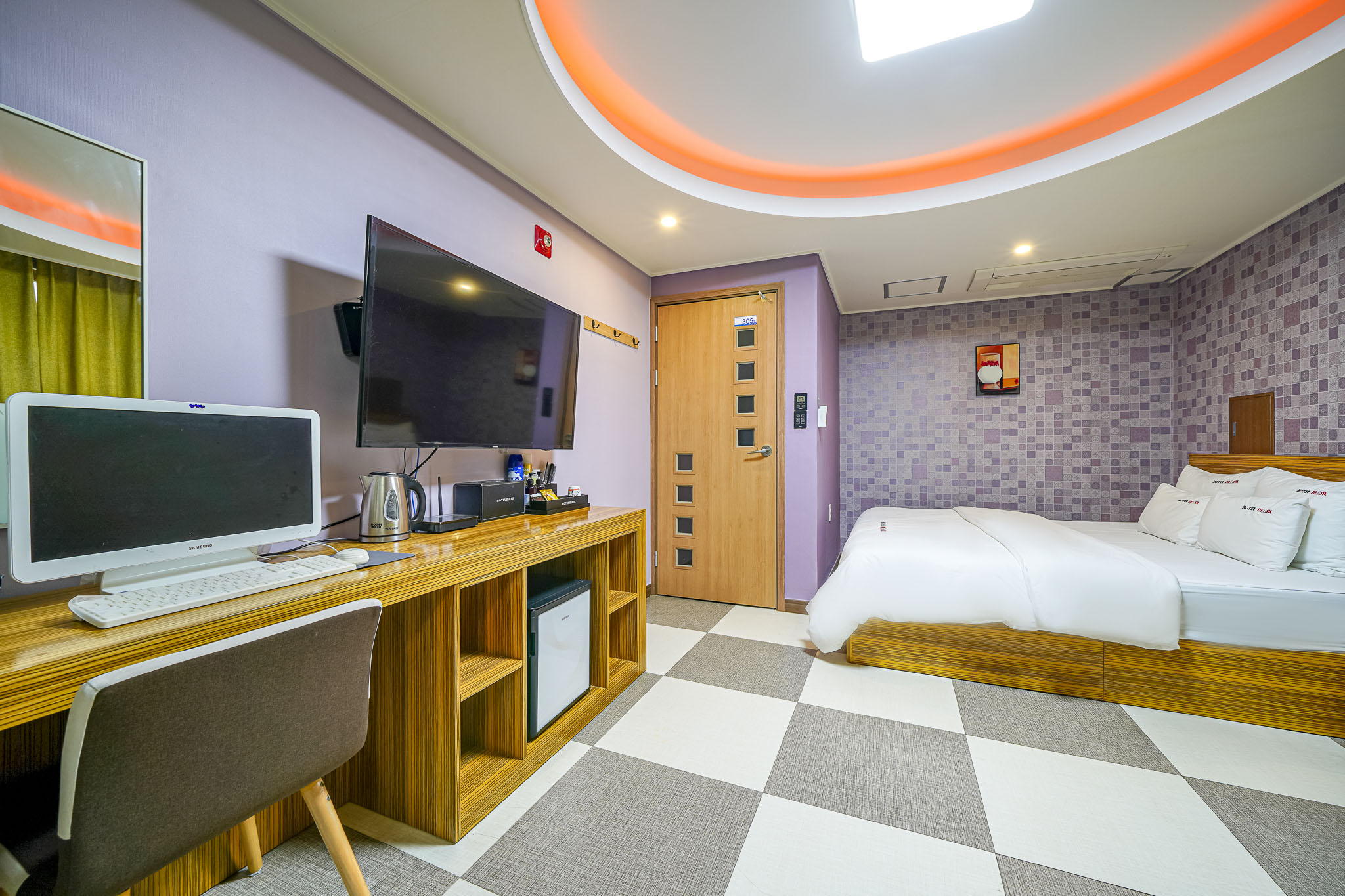 room detail thumbnail 1