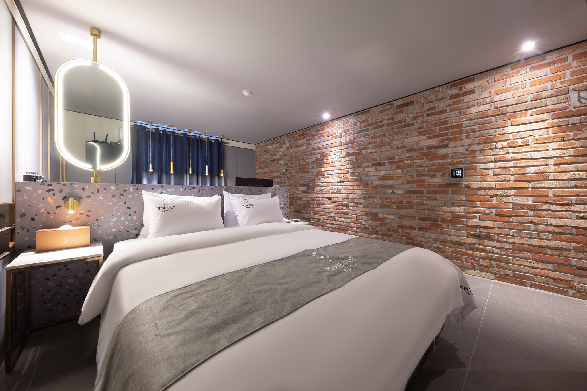 room detail thumbnail 1