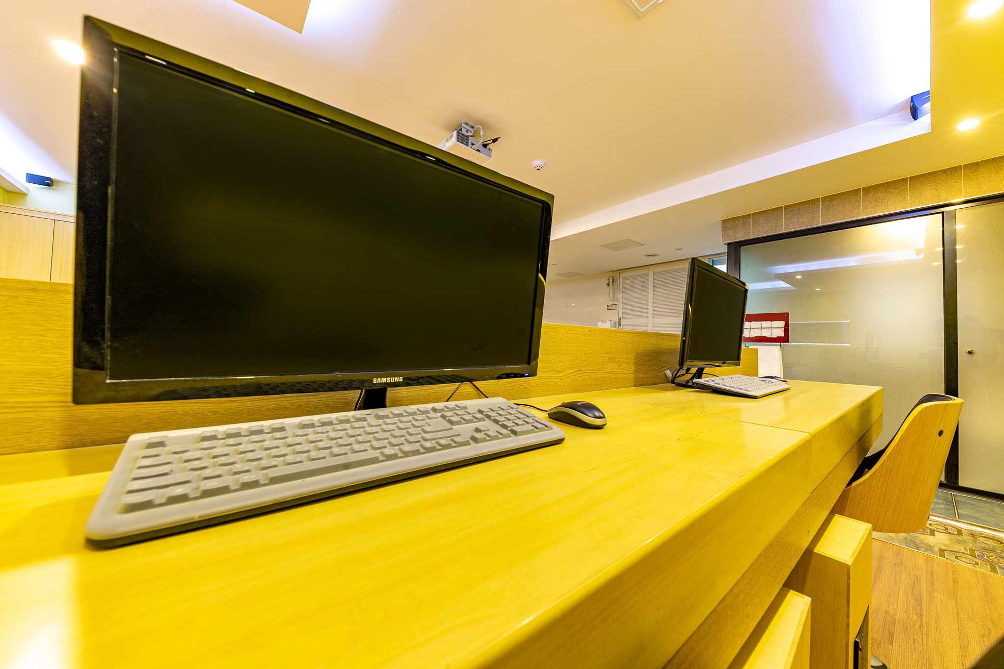 room detail thumbnail 2