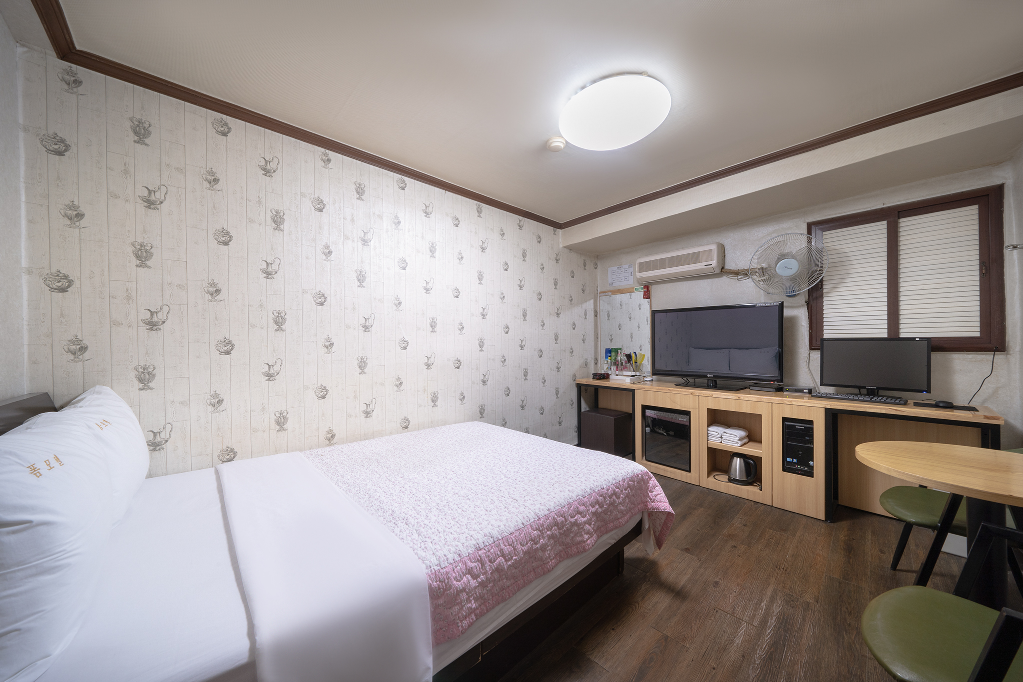 room detail thumbnail 0