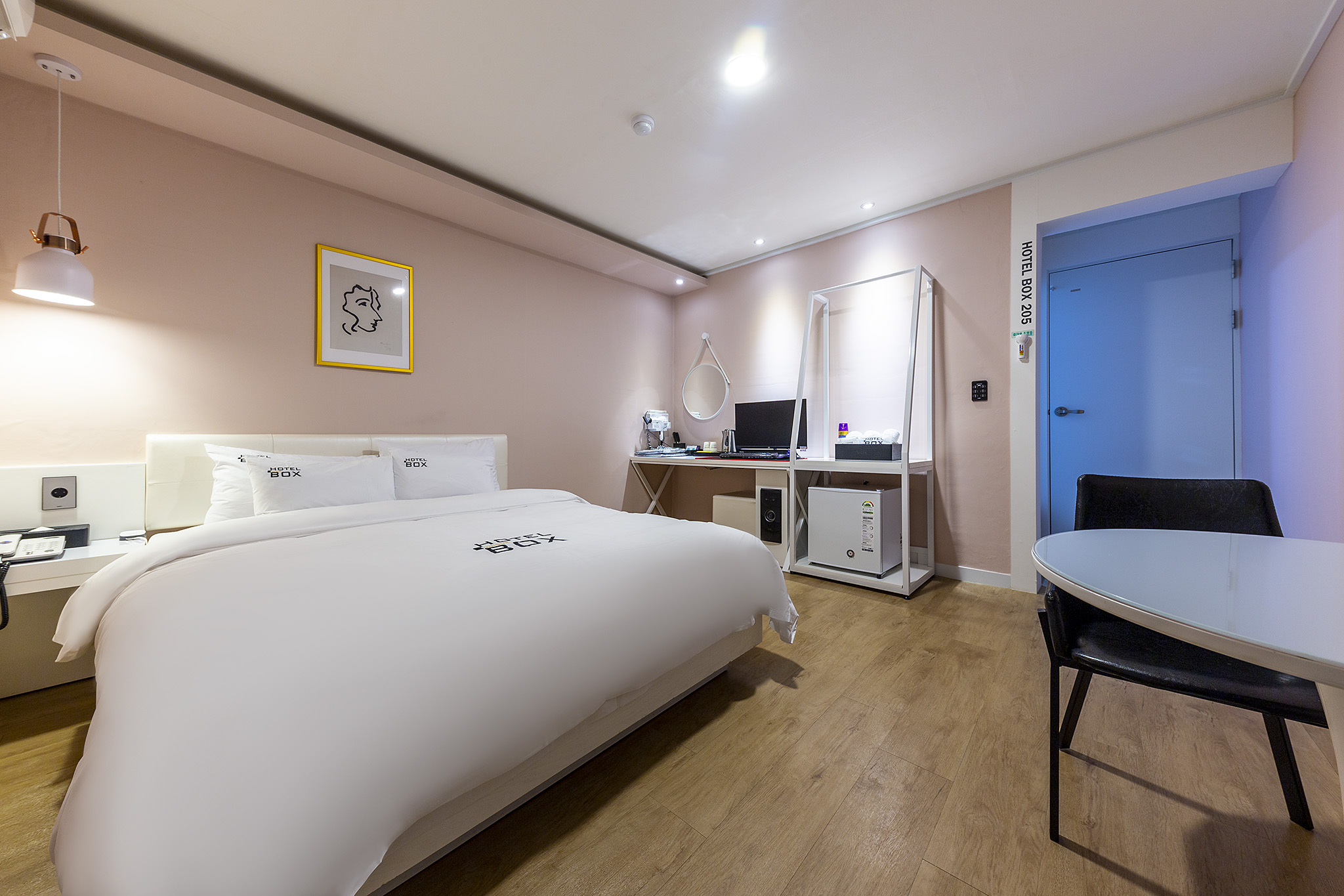 room detail thumbnail 1