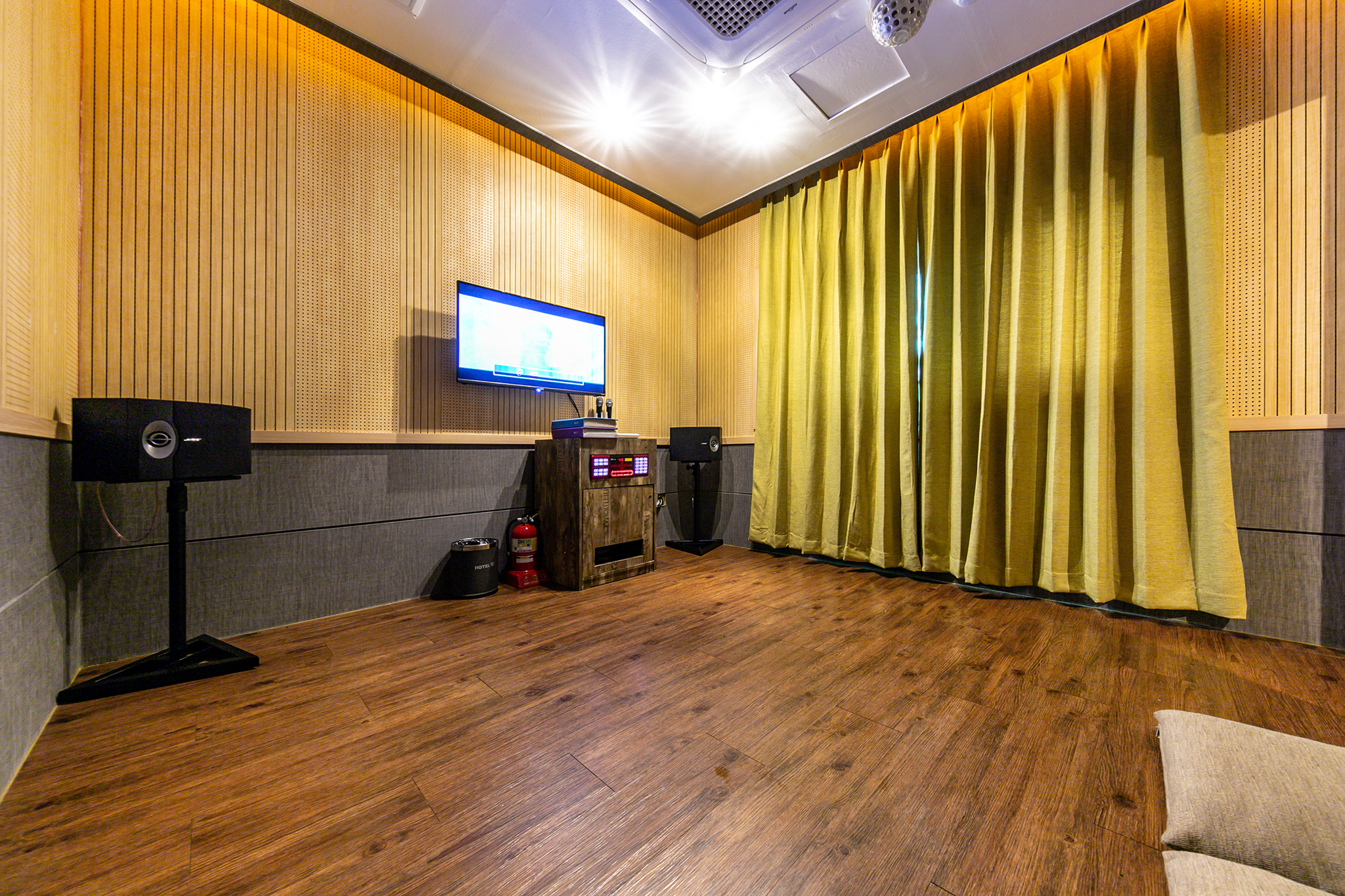 room detail thumbnail 1