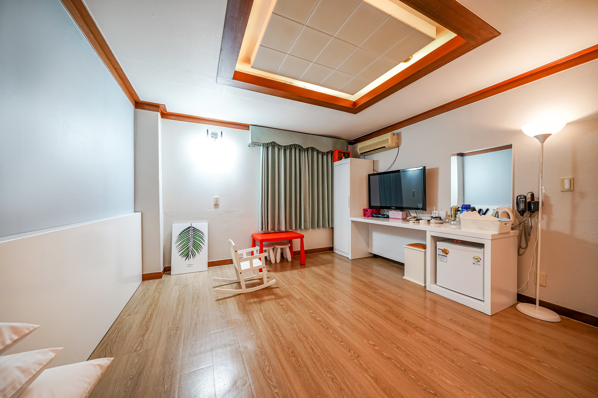 room detail thumbnail 1