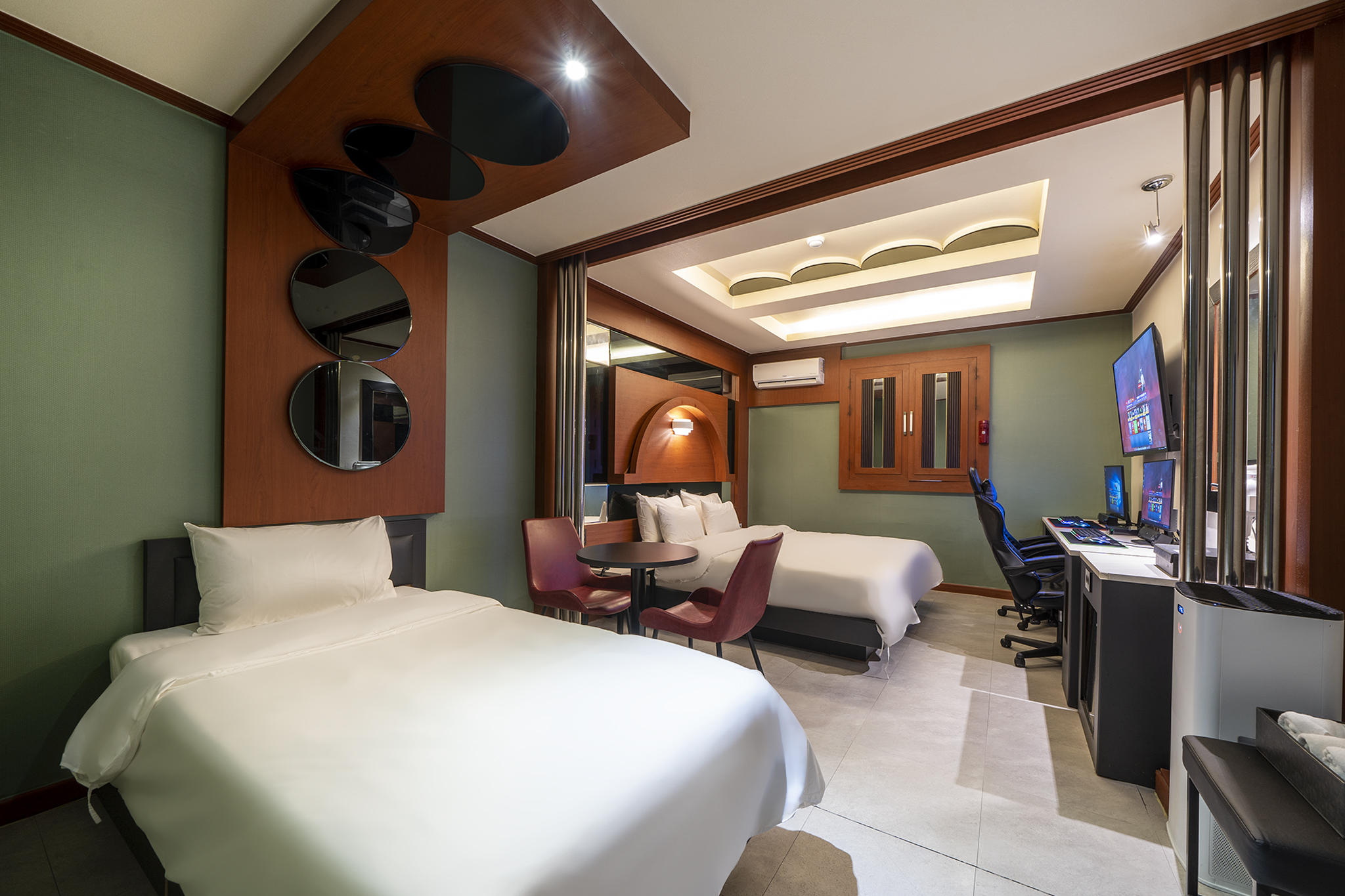 room detail thumbnail 2