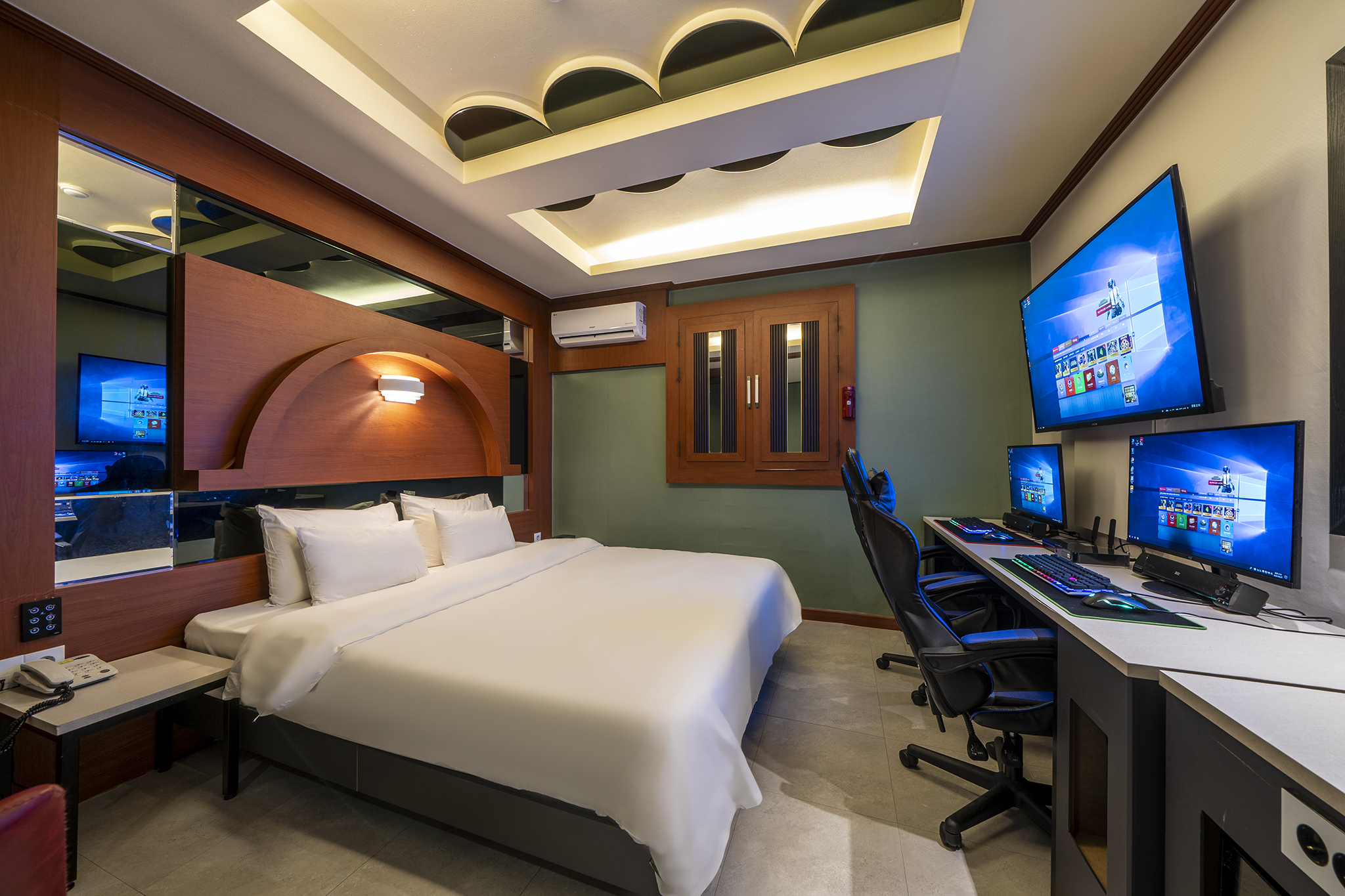 room detail thumbnail 1