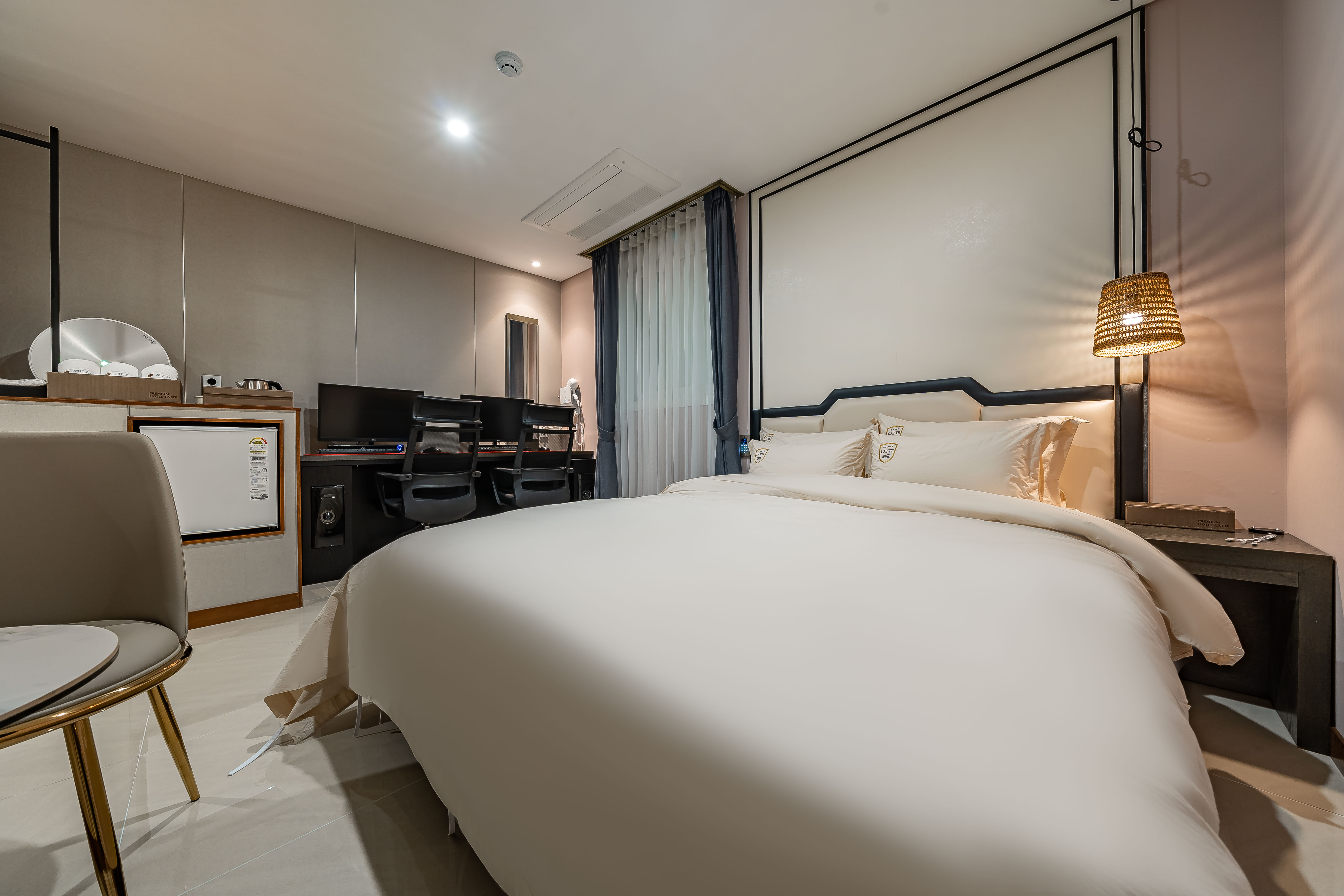 room detail thumbnail 1