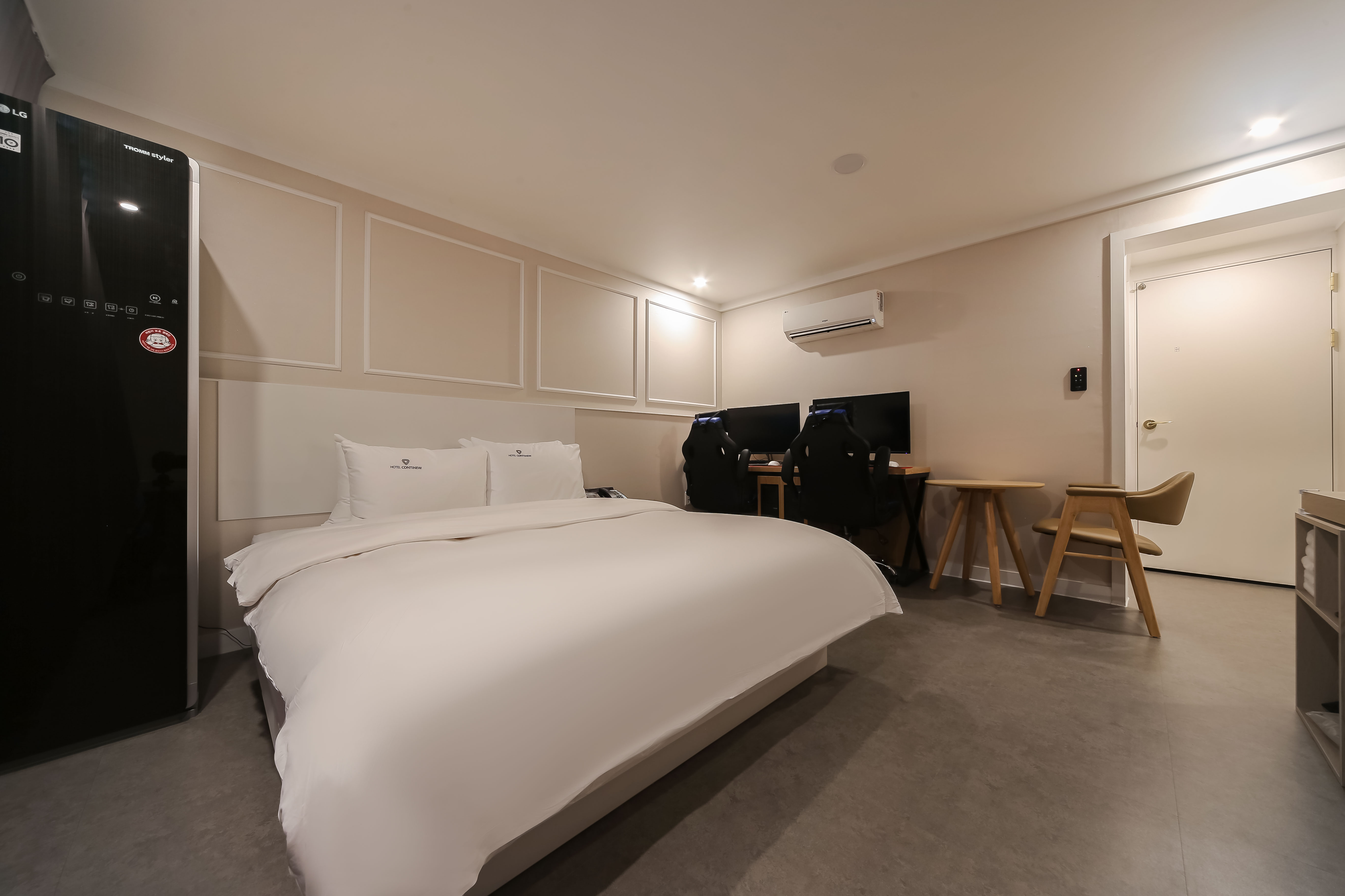 room detail thumbnail 2