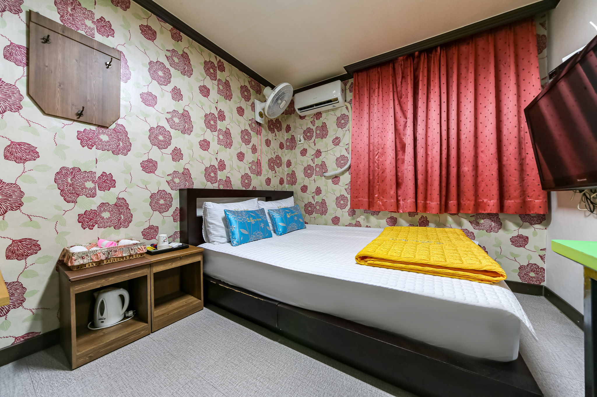 room detail thumbnail 1