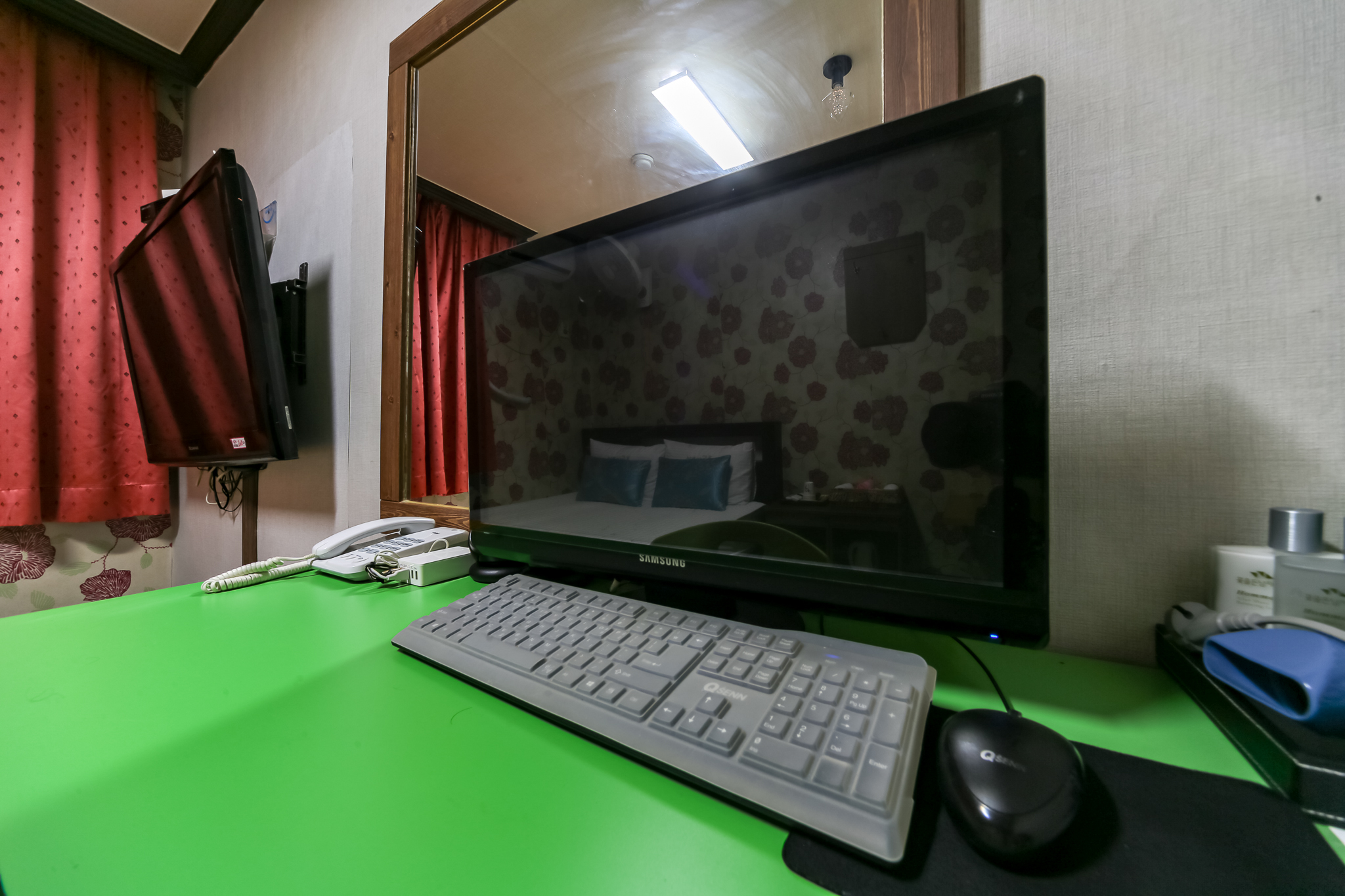 room detail thumbnail 2