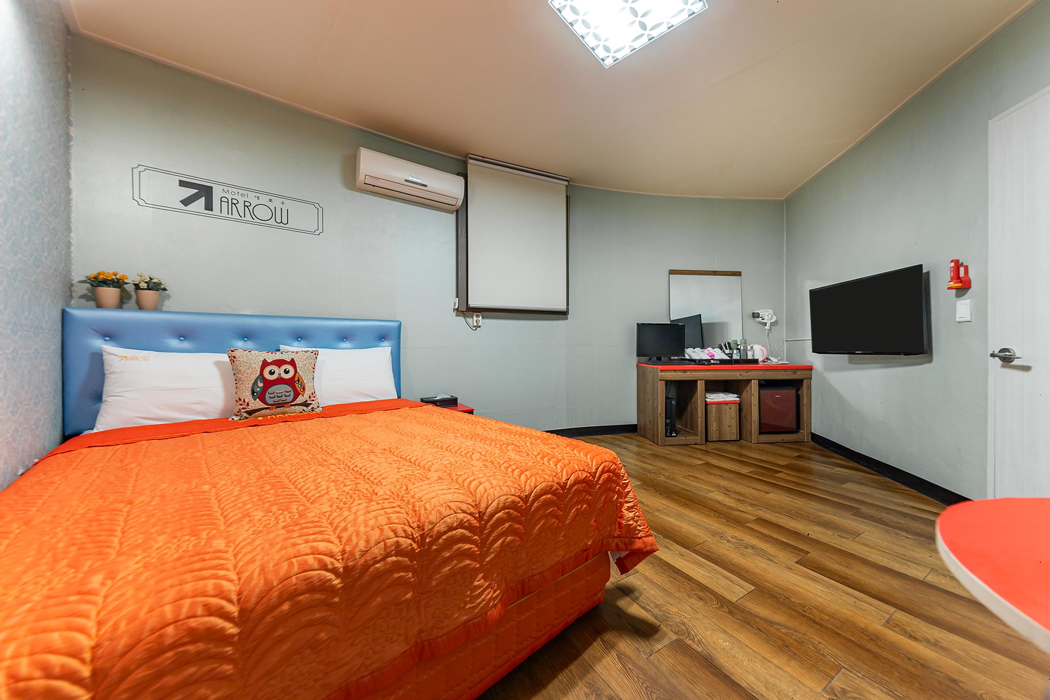 room detail thumbnail 1