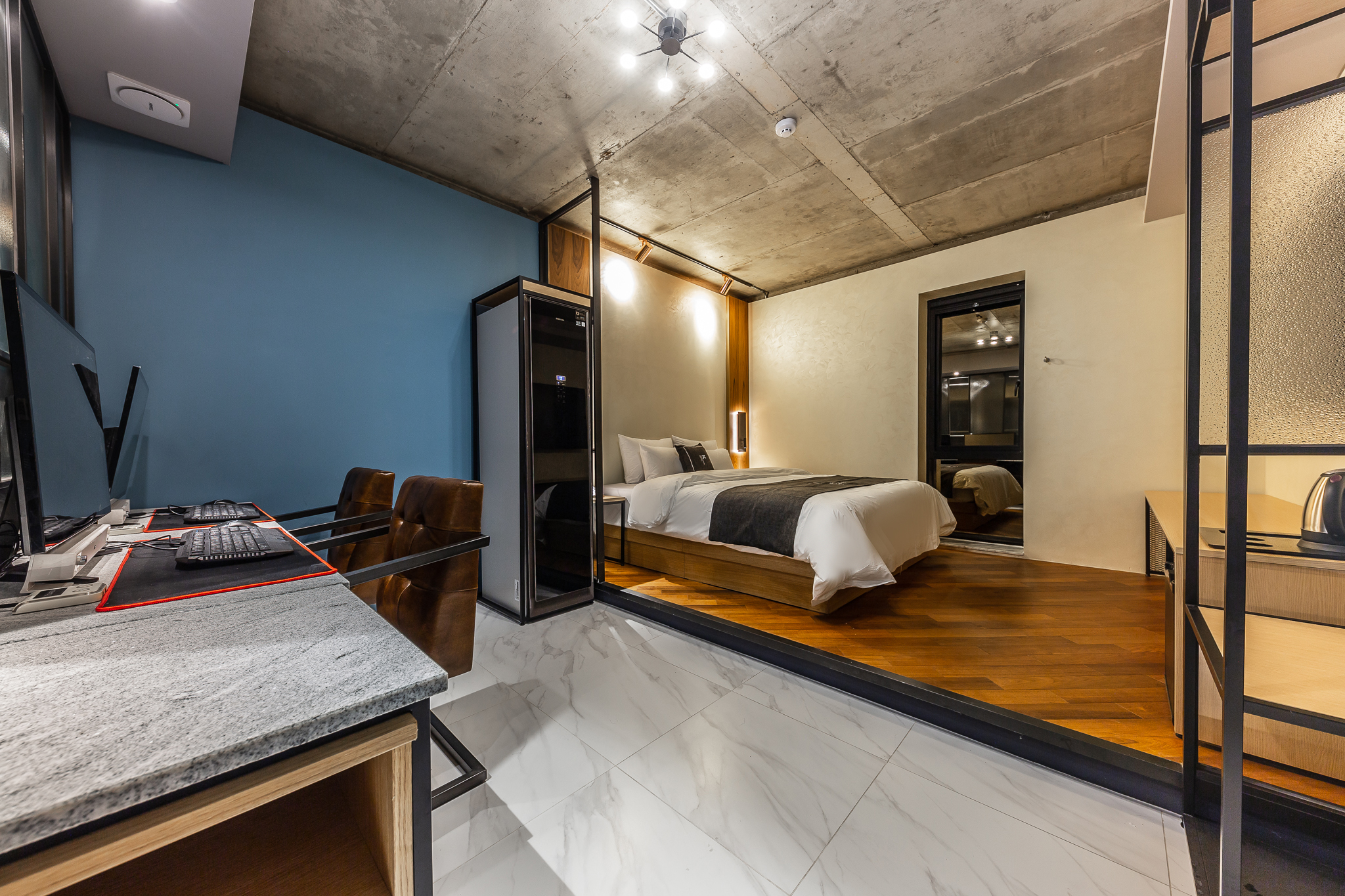 room detail thumbnail 2