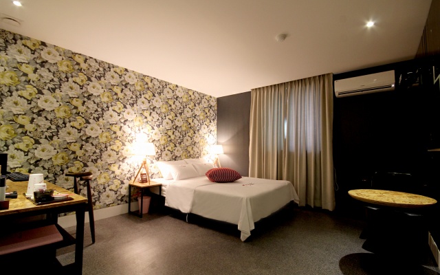 room detail thumbnail 2