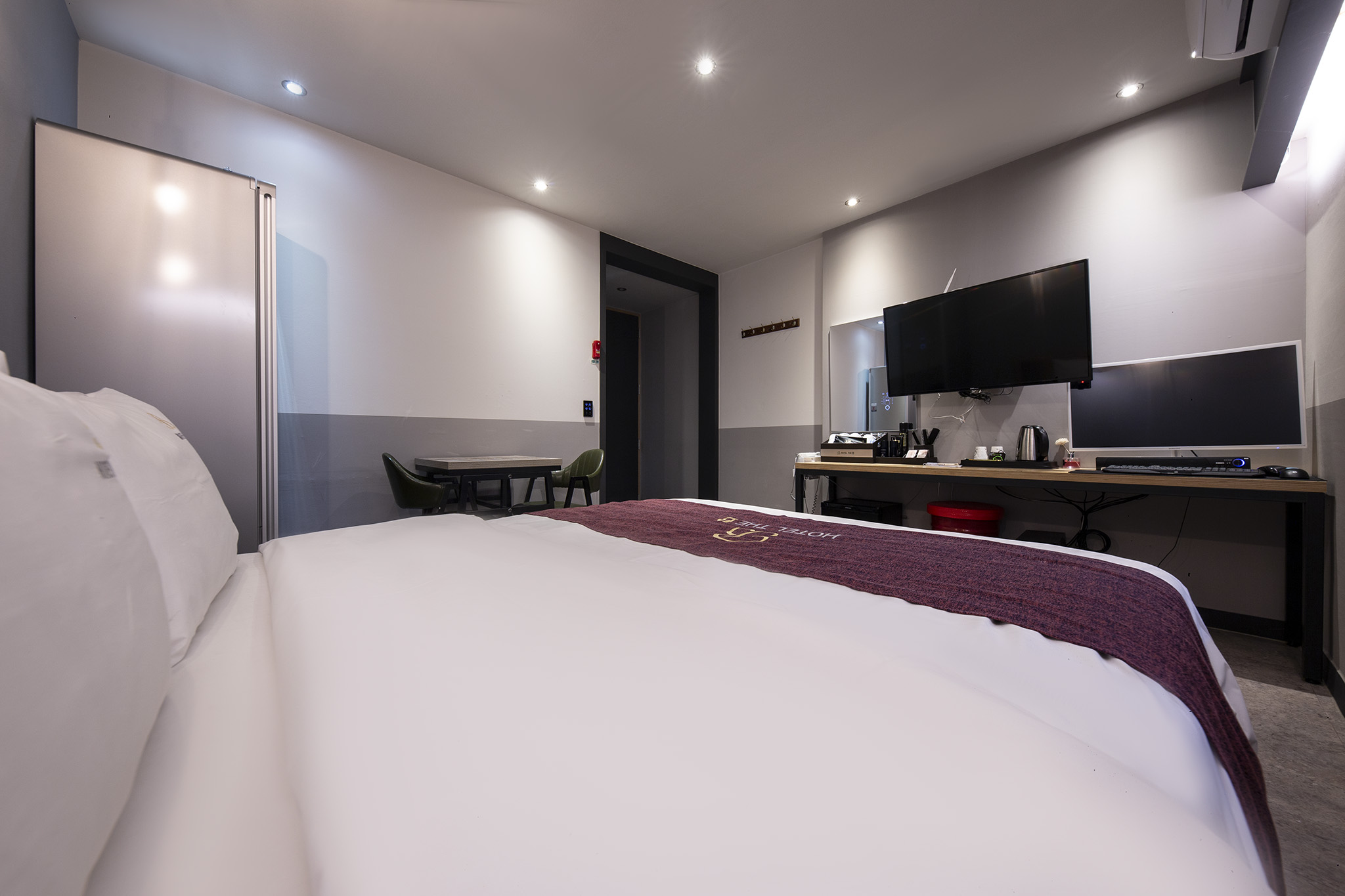 room detail thumbnail 2