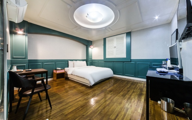 room detail thumbnail 0