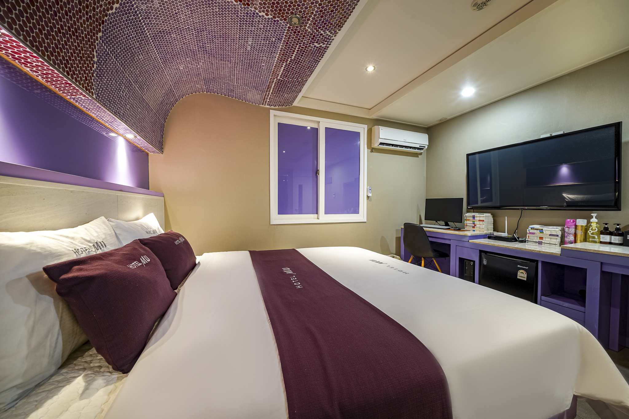 room detail thumbnail 2