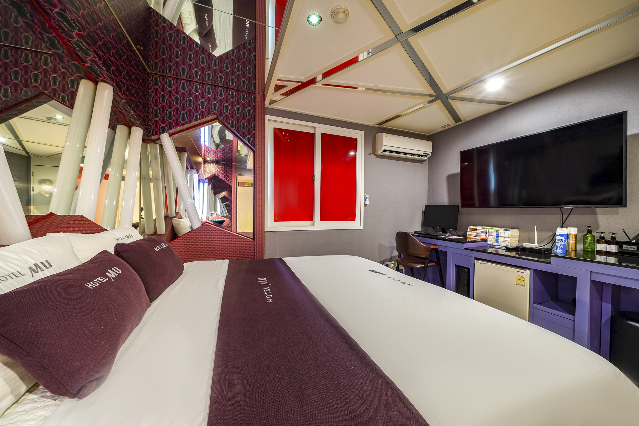 room detail thumbnail 2