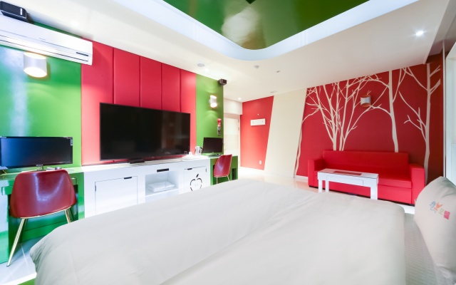 room detail thumbnail 1