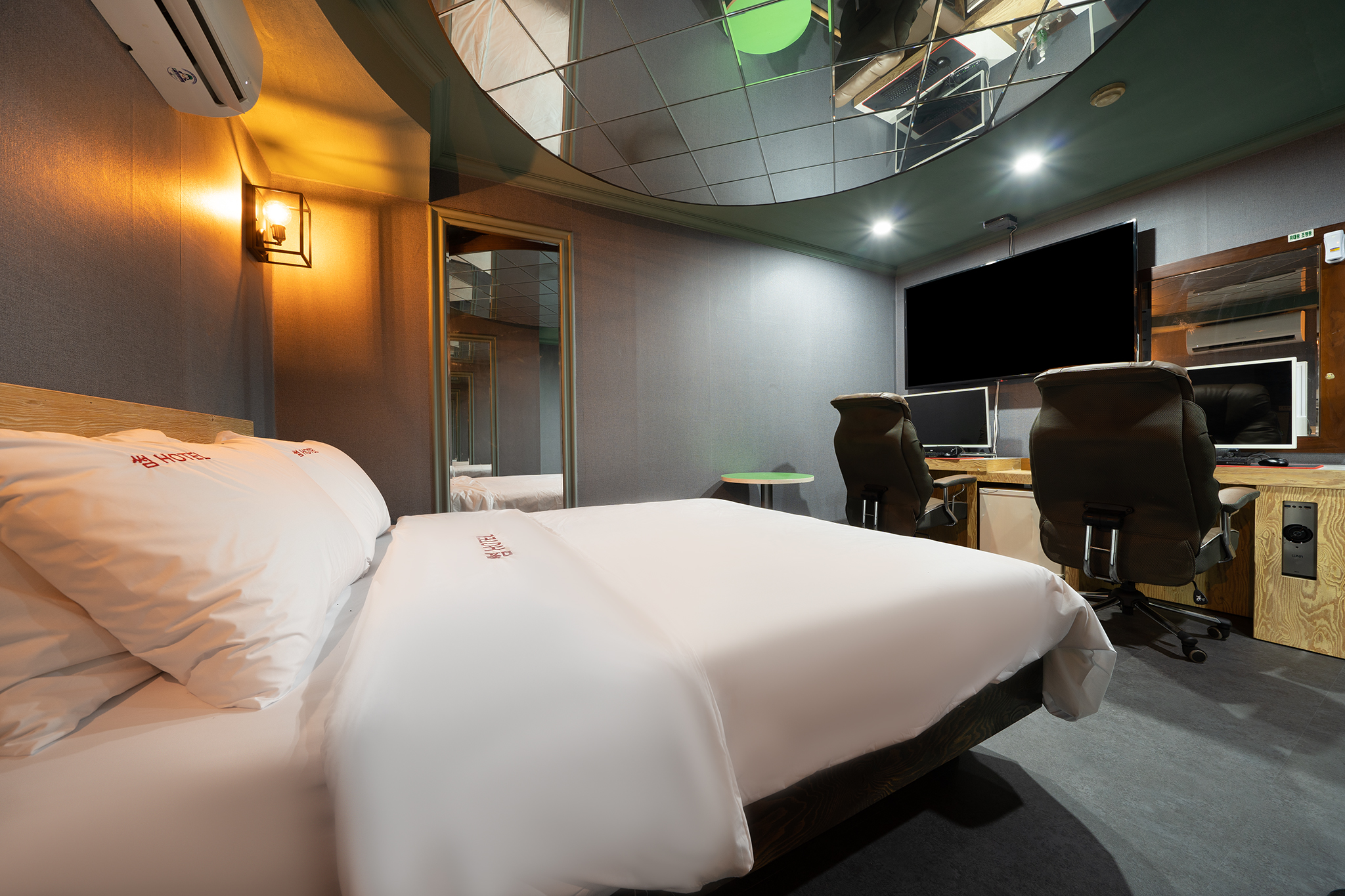 room detail thumbnail 1