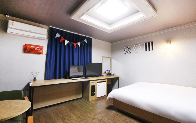 room detail thumbnail 0