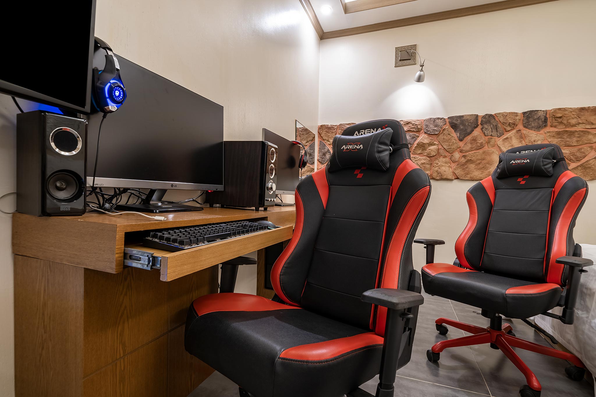 room detail thumbnail 2