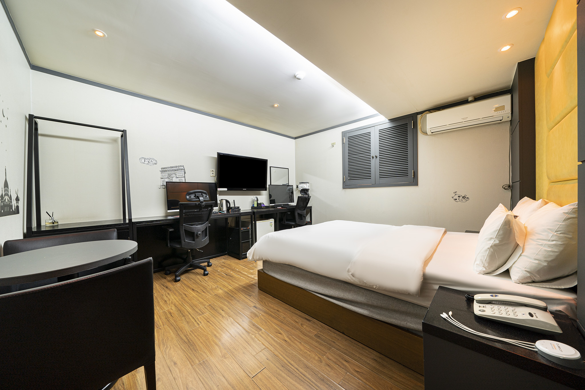 room detail thumbnail 0