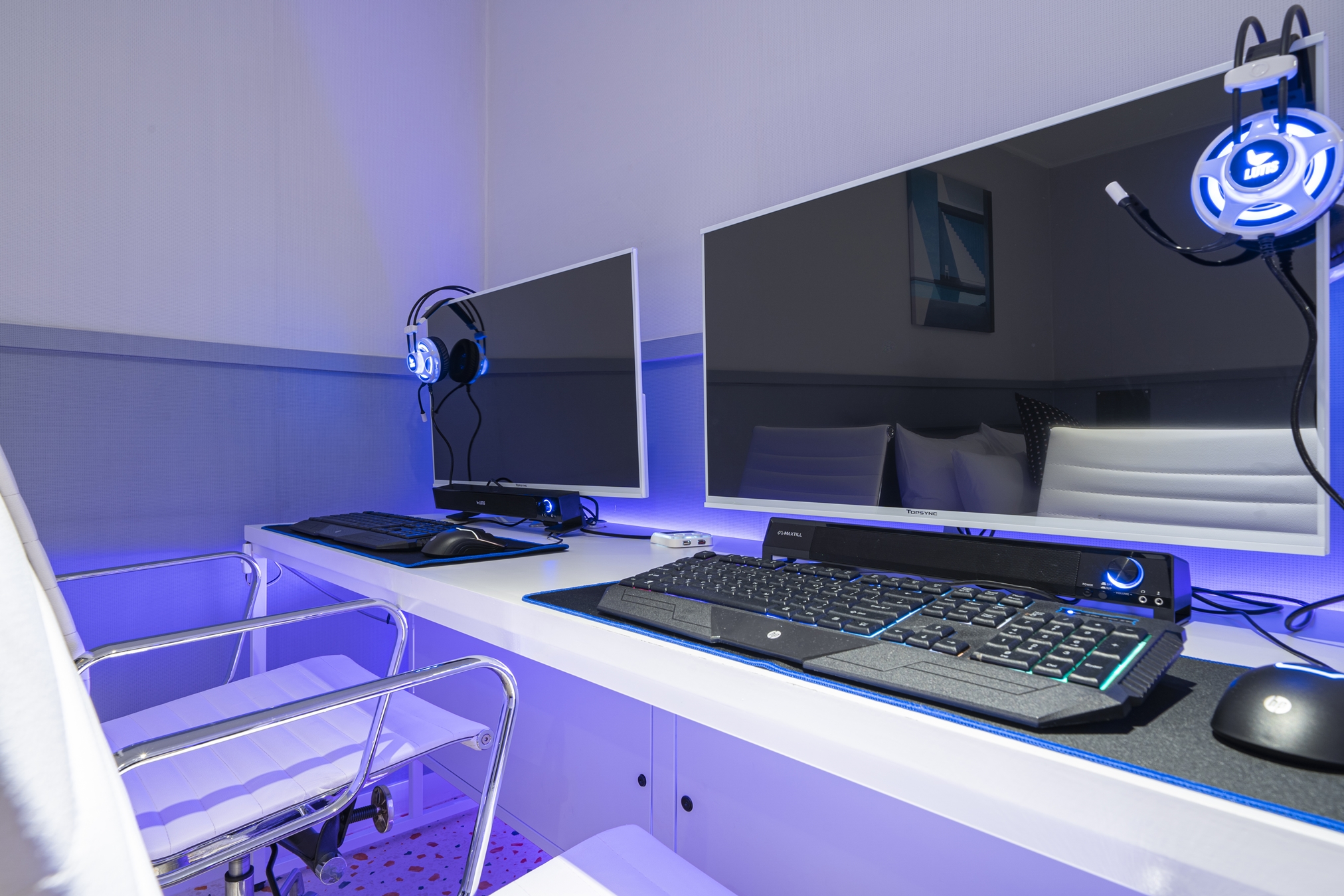 room detail thumbnail 2