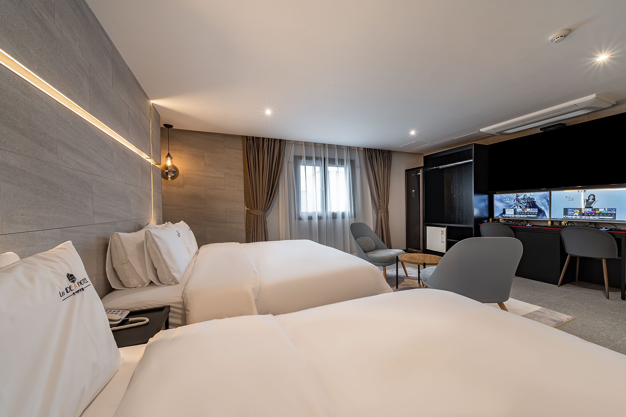 room detail thumbnail 2