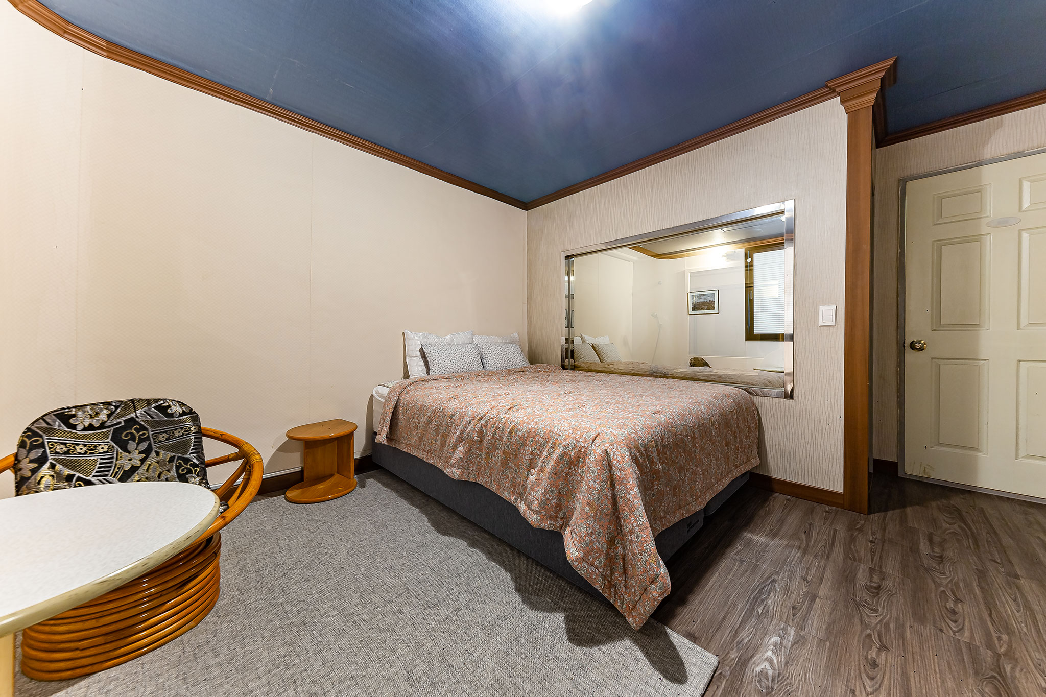 room detail thumbnail 0