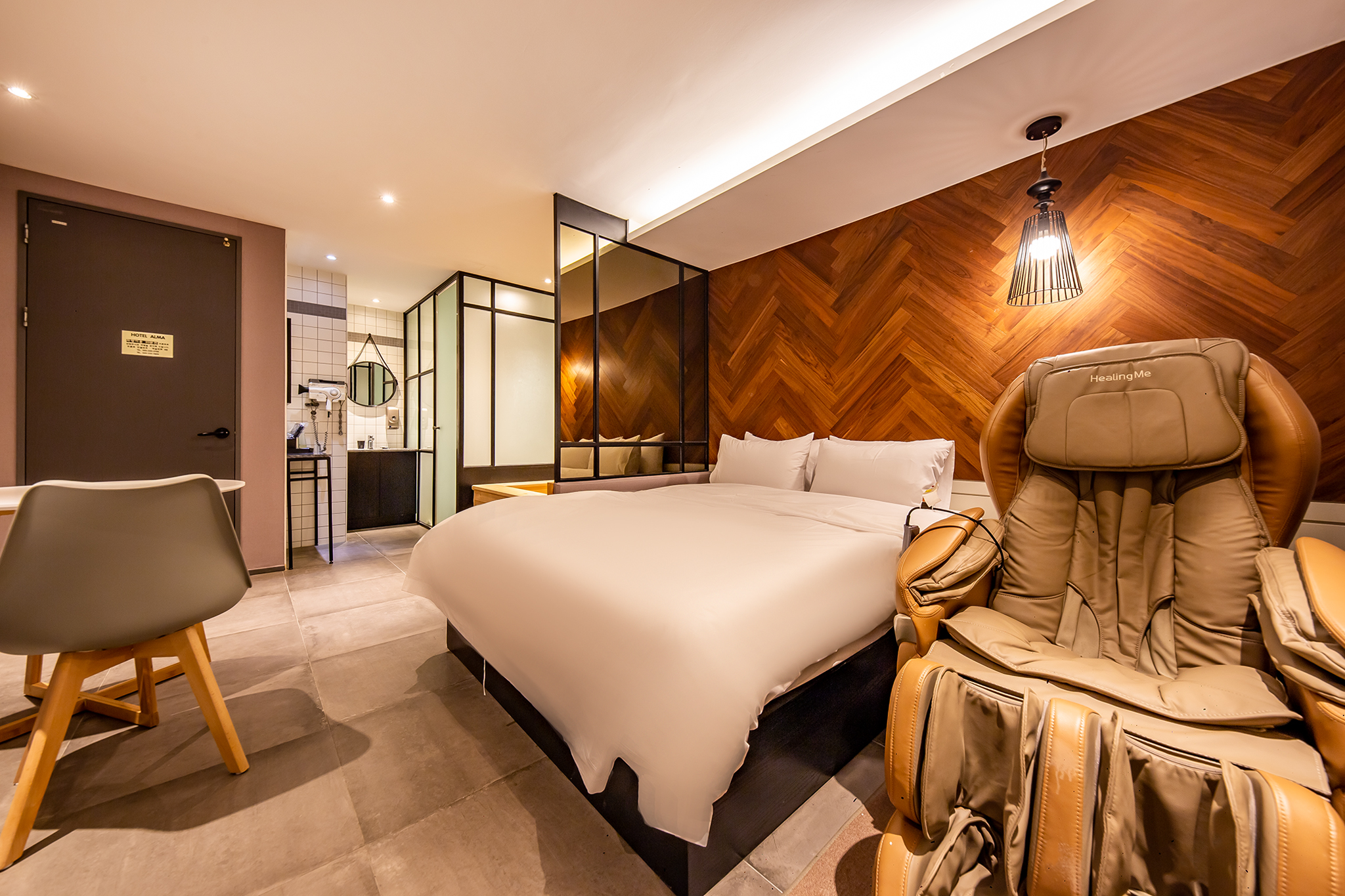 room detail thumbnail 2