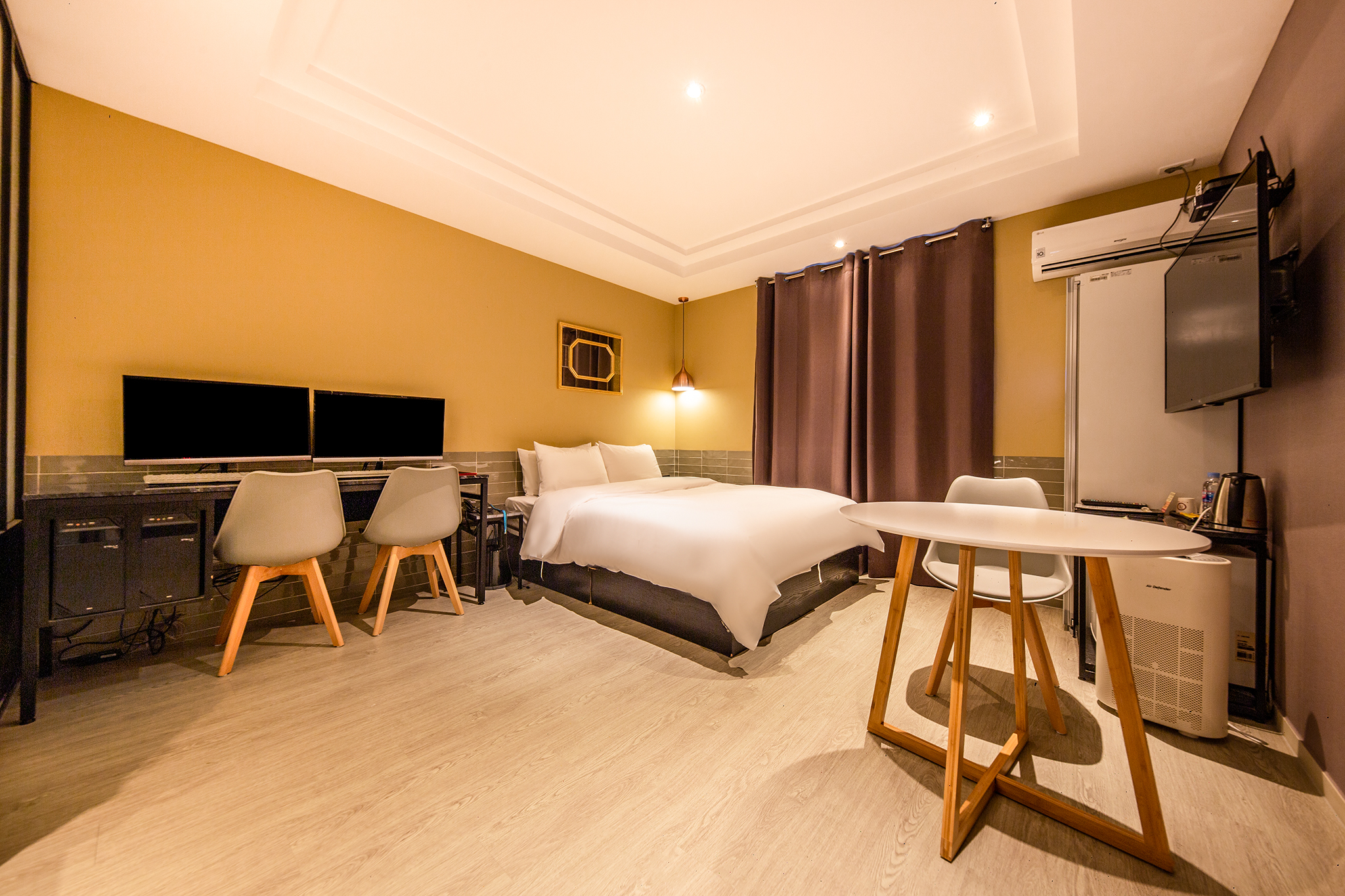 room detail thumbnail 1