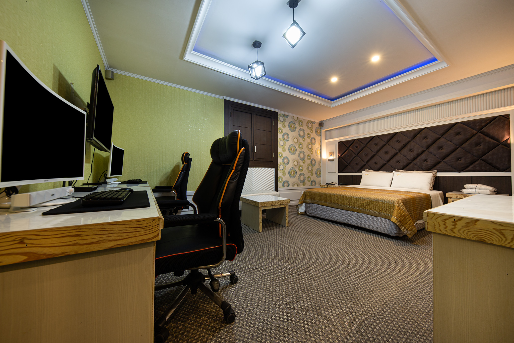 room detail thumbnail 0