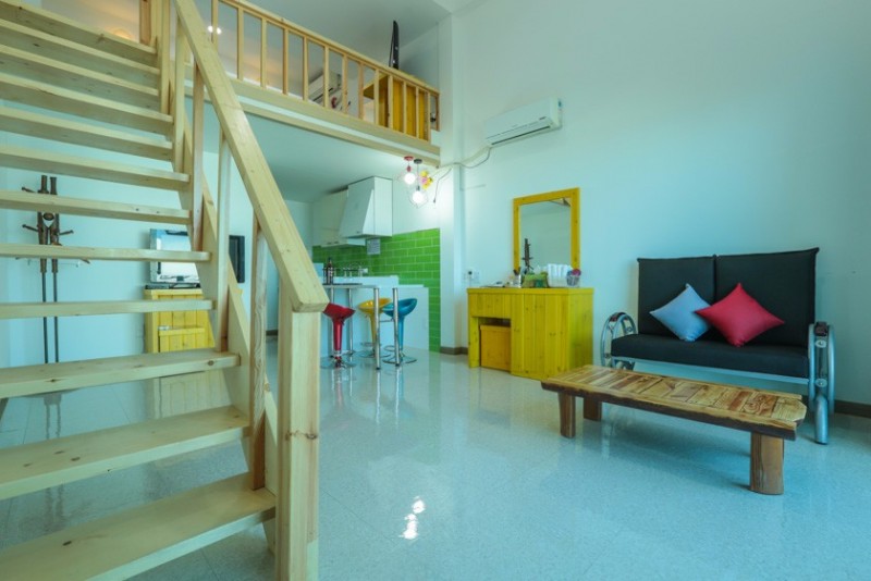 room detail thumbnail 2