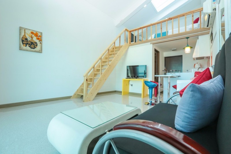 room detail thumbnail 2