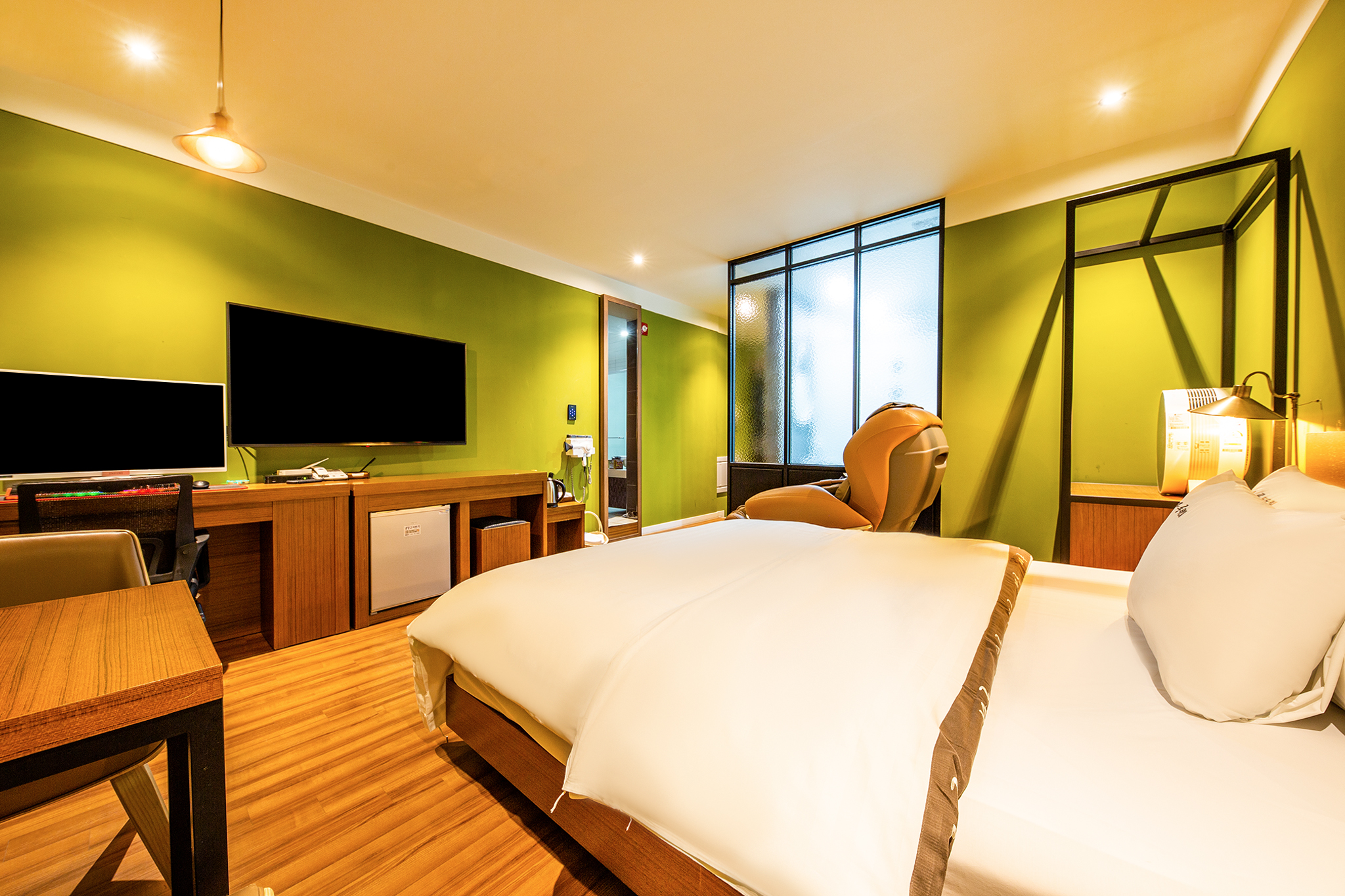 room detail thumbnail 2