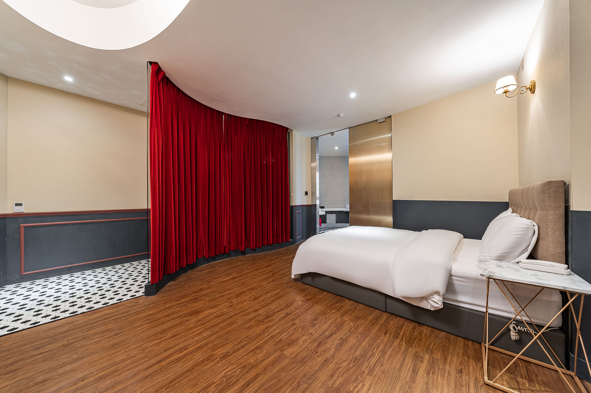 room detail thumbnail 2