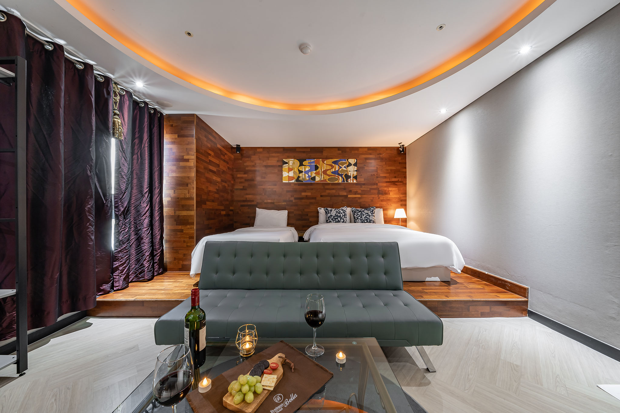 room detail thumbnail 2