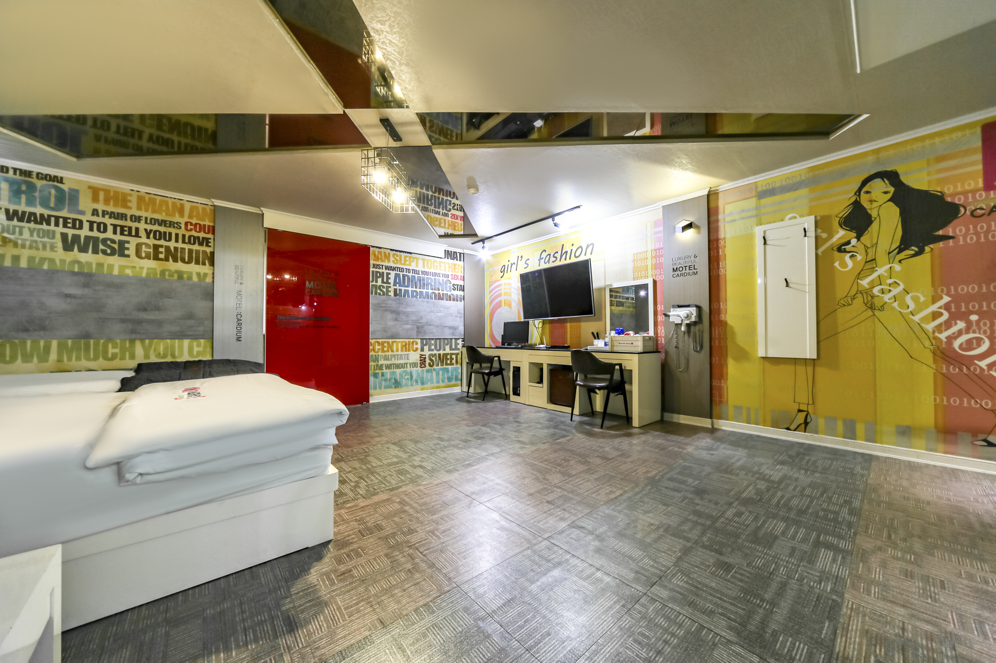 room detail thumbnail 1