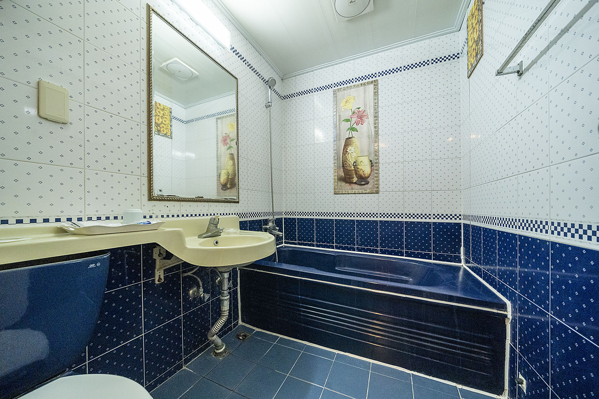 room detail thumbnail 1