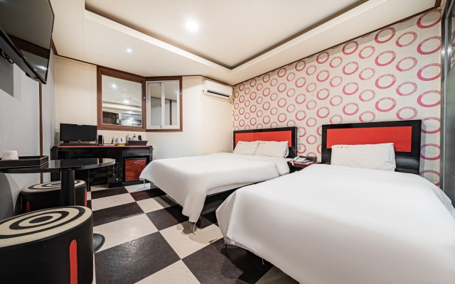 room detail thumbnail 0