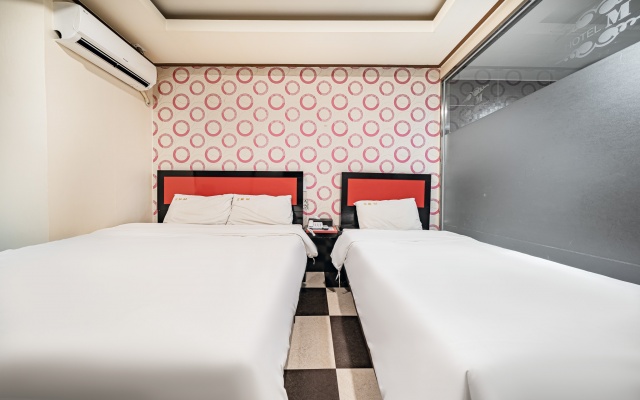 room detail thumbnail 2