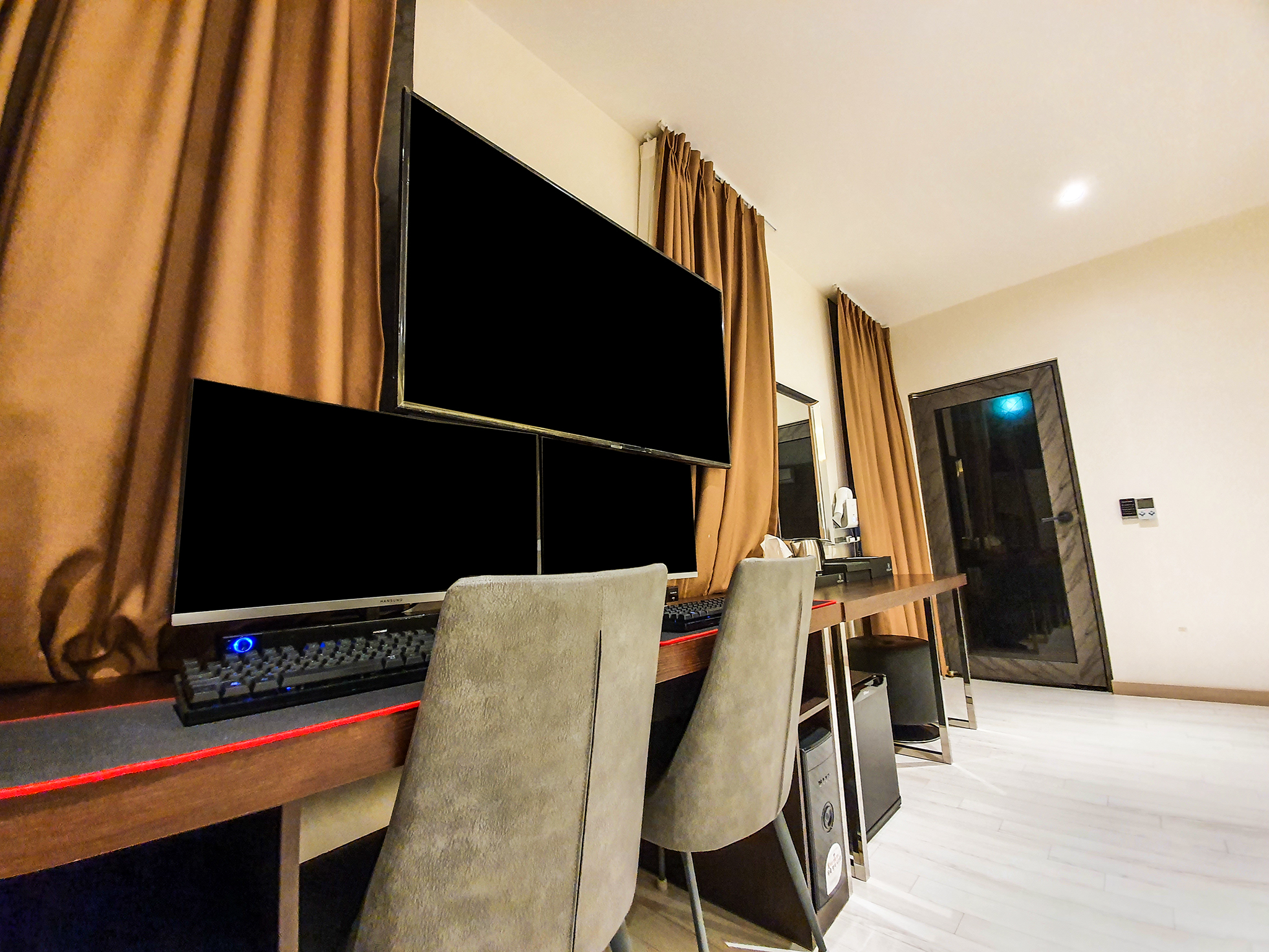 room detail thumbnail 1