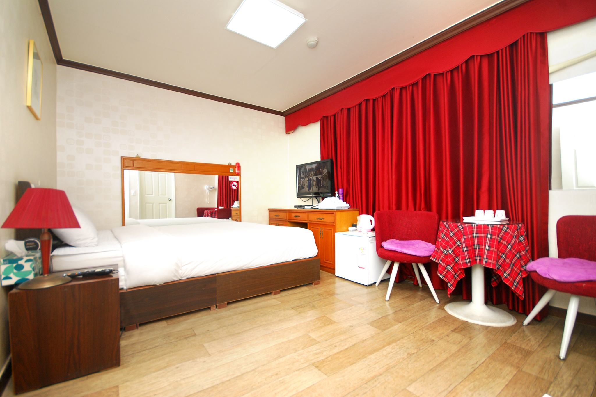 room detail thumbnail 0