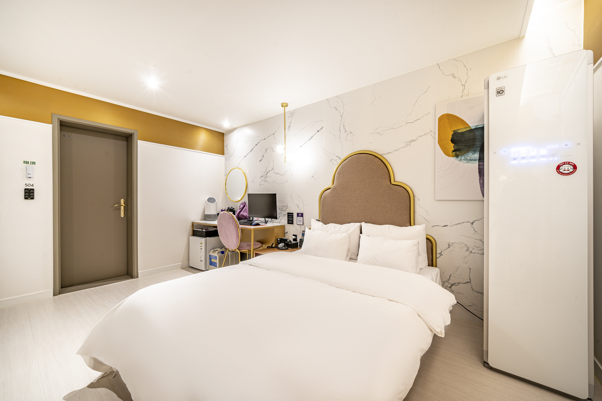 room detail thumbnail 2