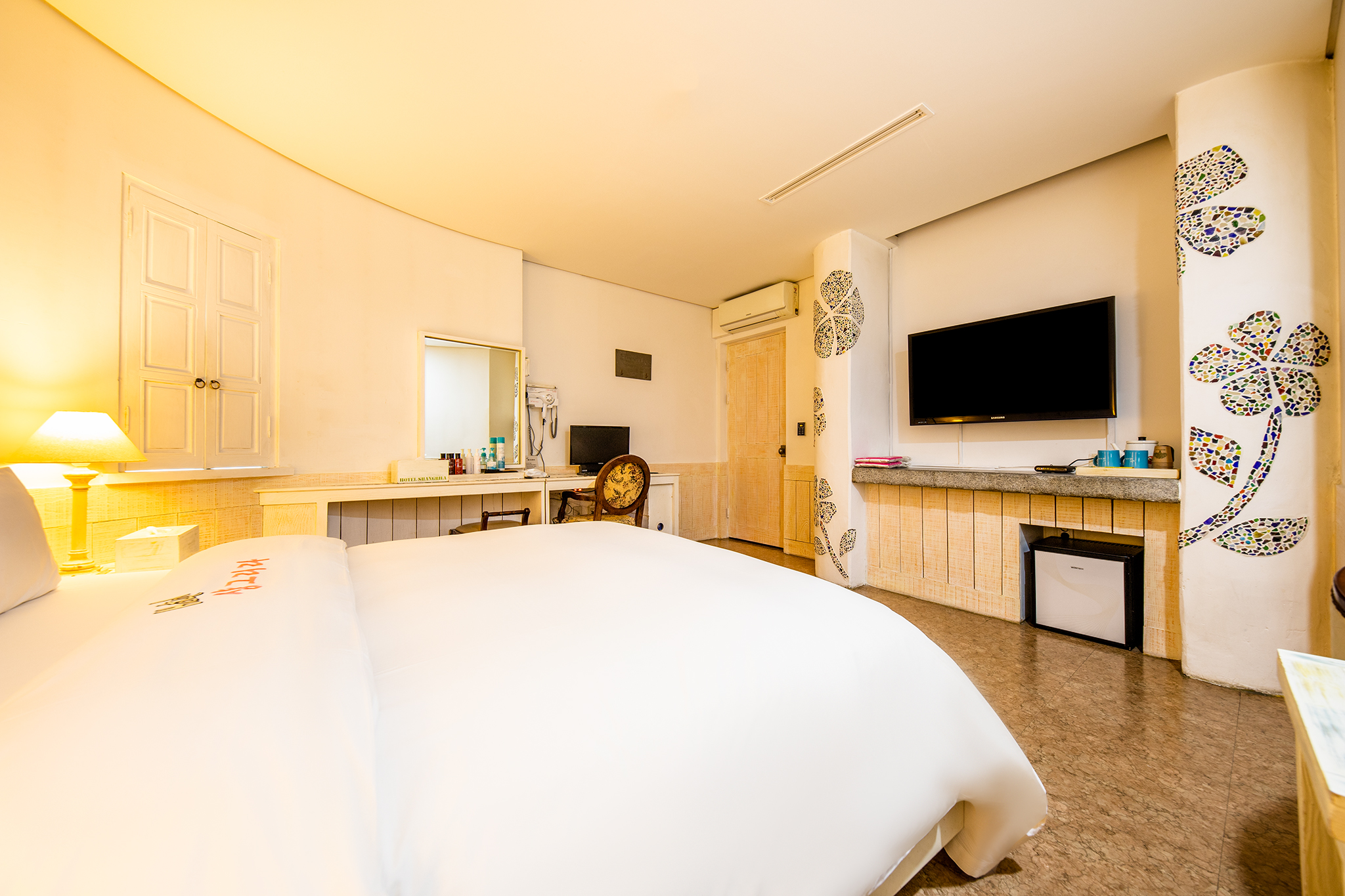 room detail thumbnail 2