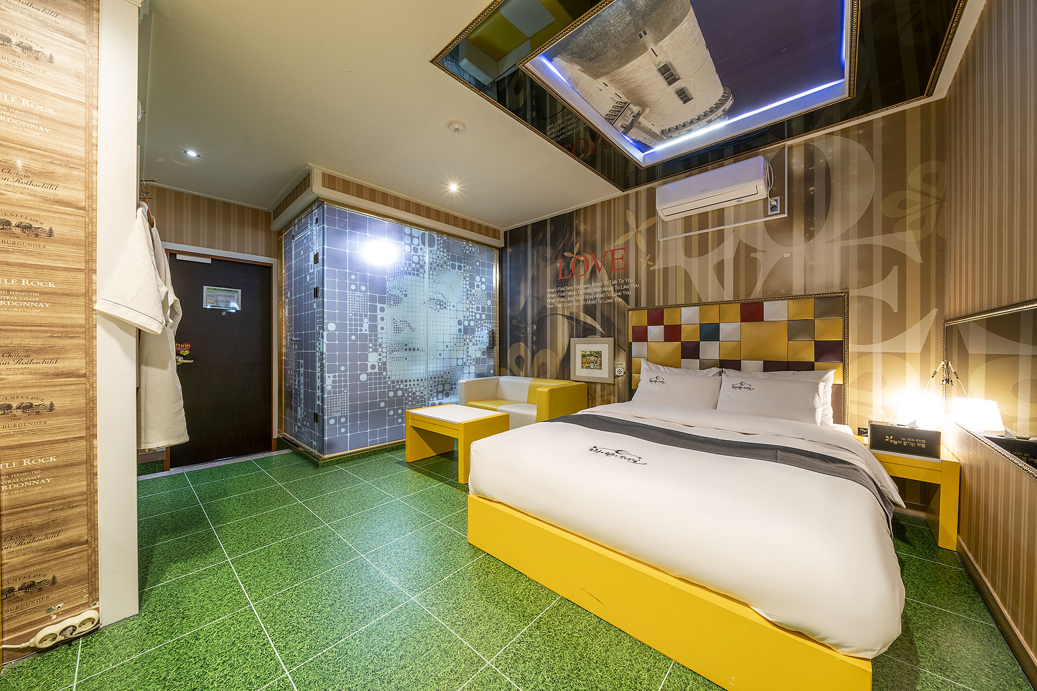 room detail thumbnail 0