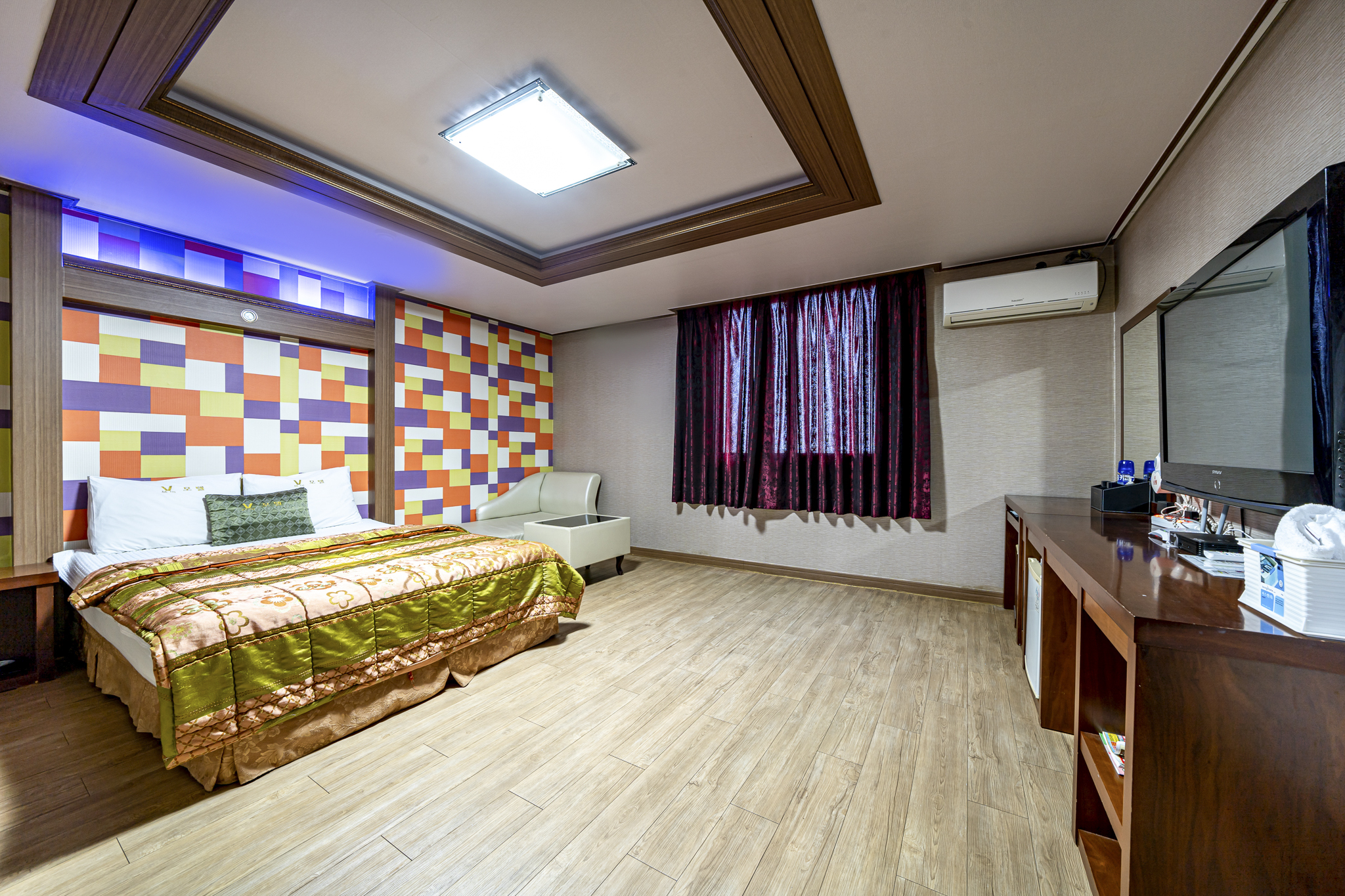 room detail thumbnail 0