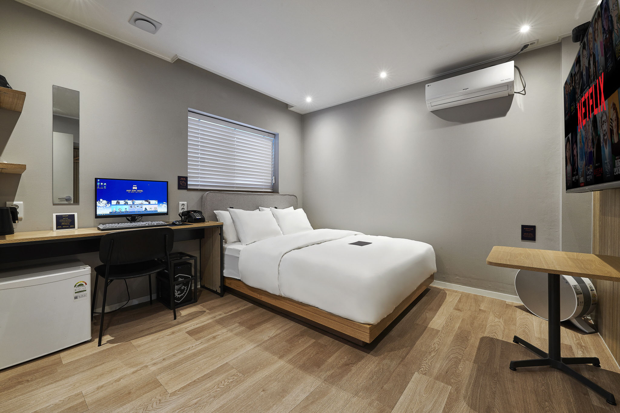 room detail thumbnail 1