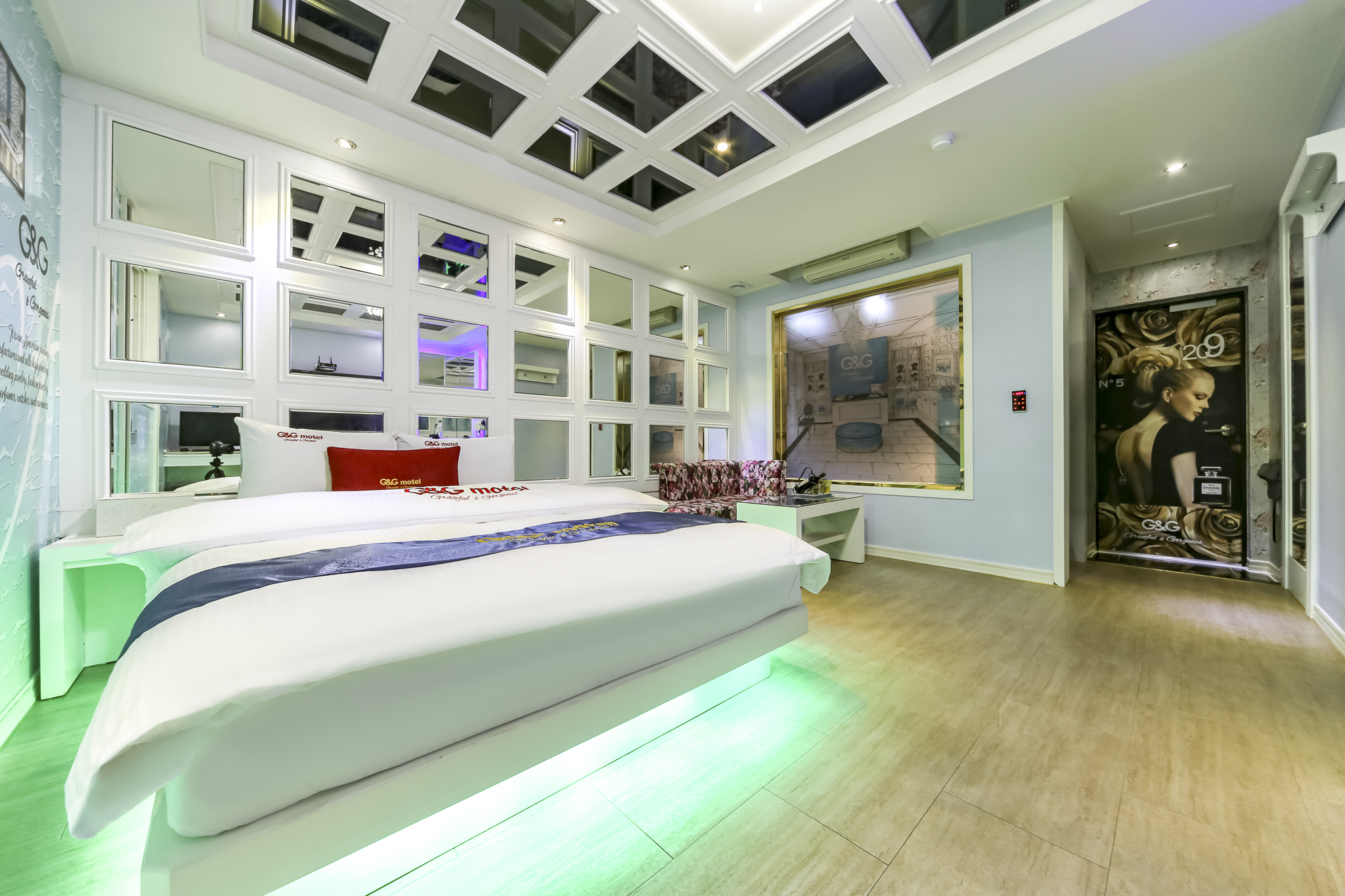 room detail thumbnail 1