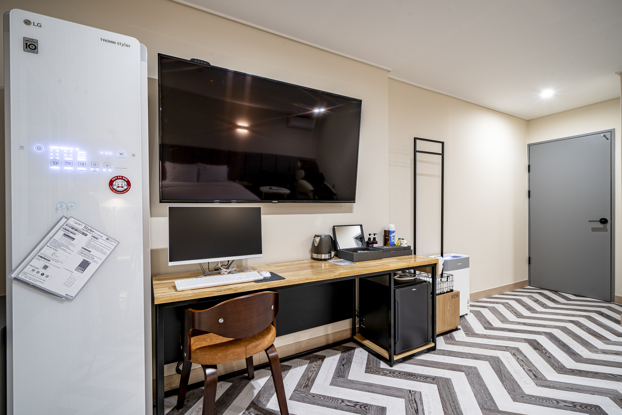 room detail thumbnail 1